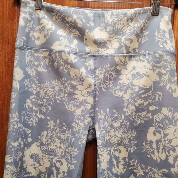 Reformation Ecomove 7 inch Blue Print Shorts, Size XL - Picture 4 of 16